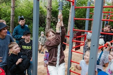 В Переволоцком районе появилась детская спортивная площадка